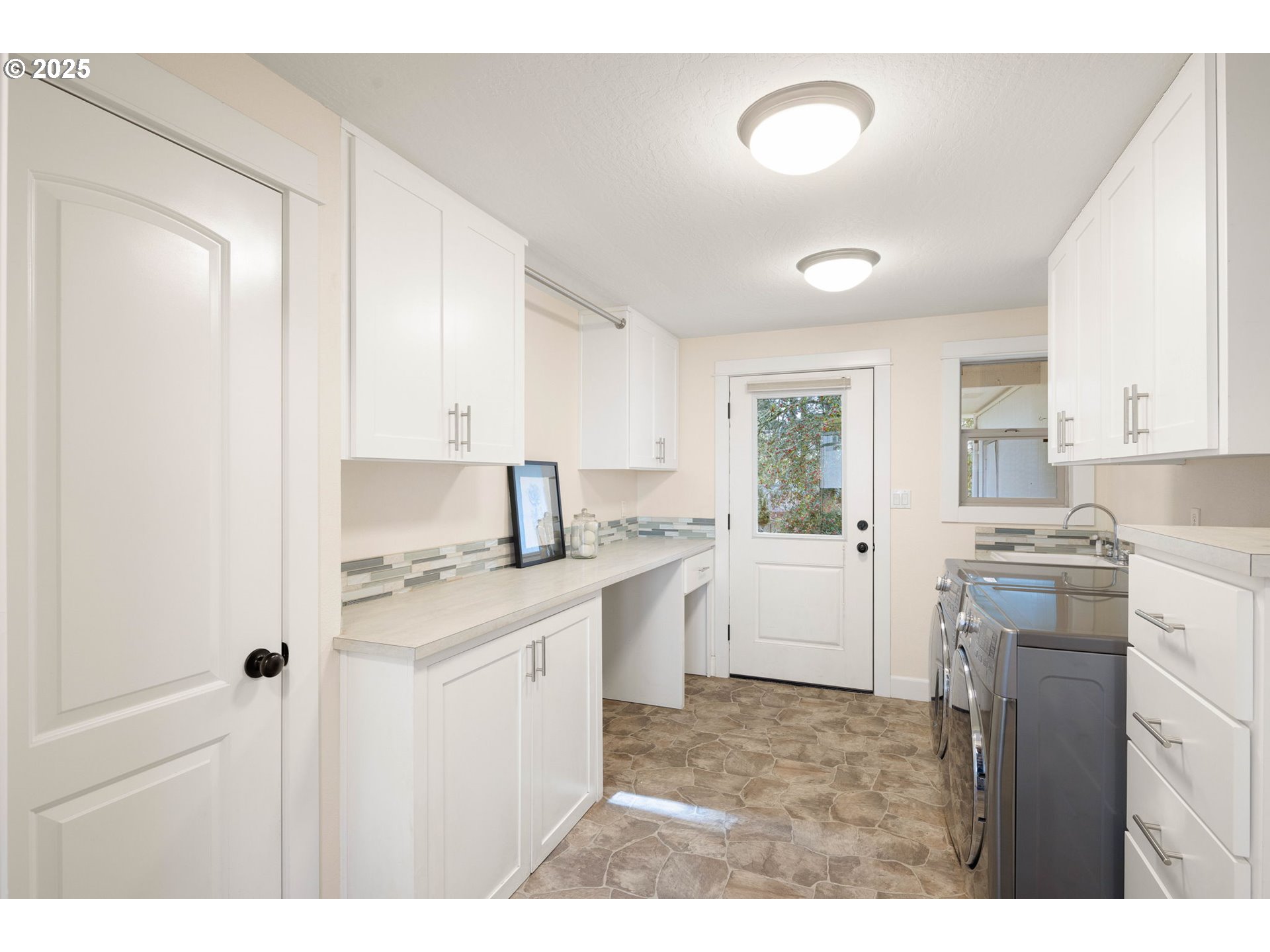 3835 Spring Boulevard Eugene, OR 97405 - Photo 29 of 48