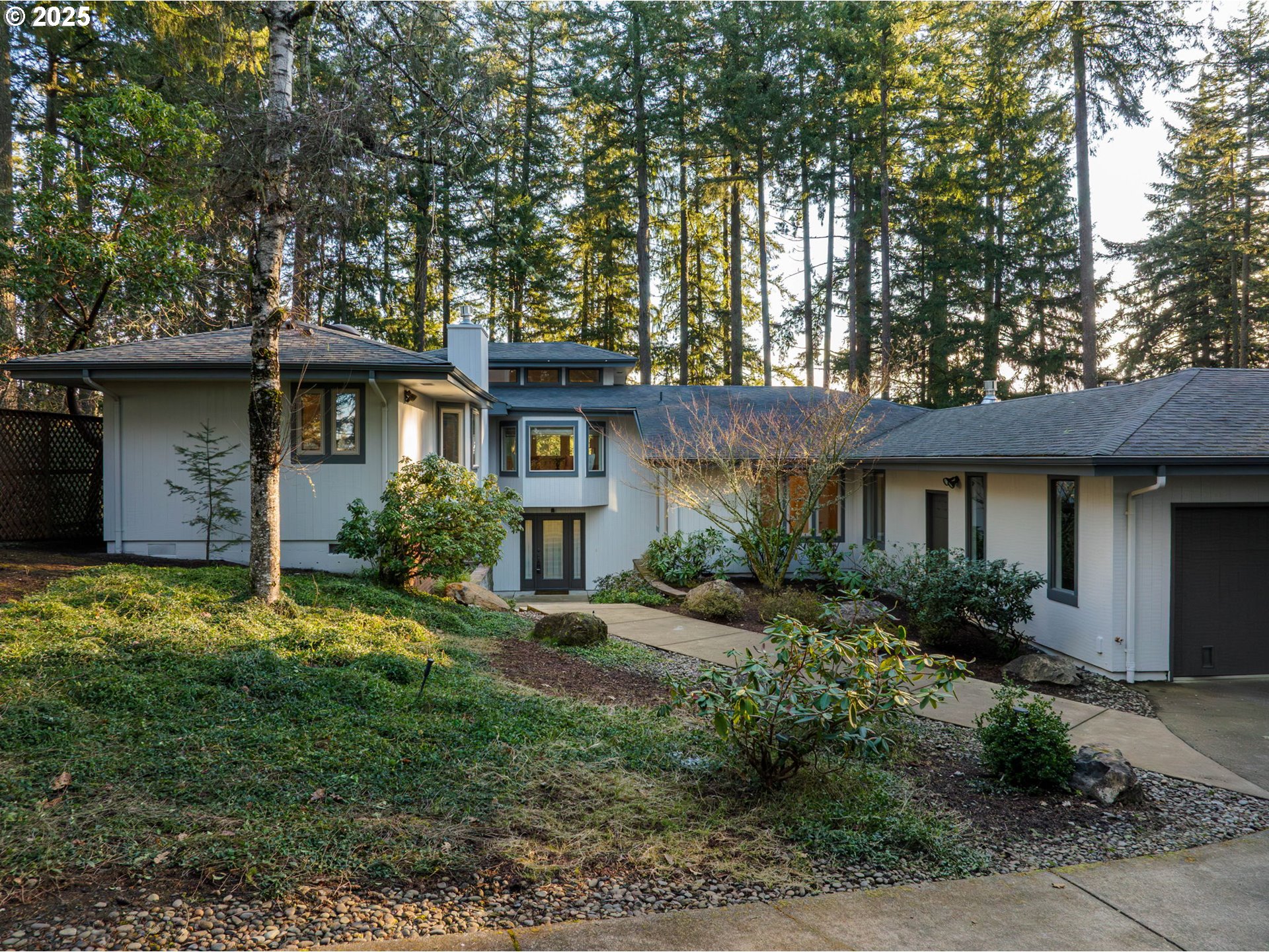 3835 Spring Boulevard Eugene, OR 97405 - Photo 3 of 48