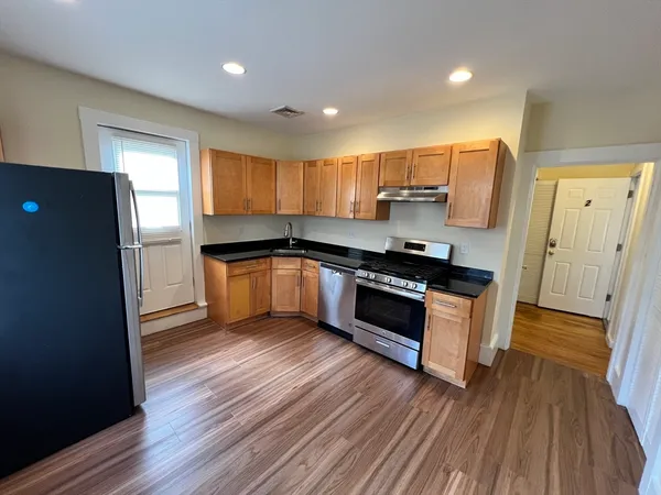 $2,900 | 10 Centennial Place, Unit 2, Framingham, MA 01701