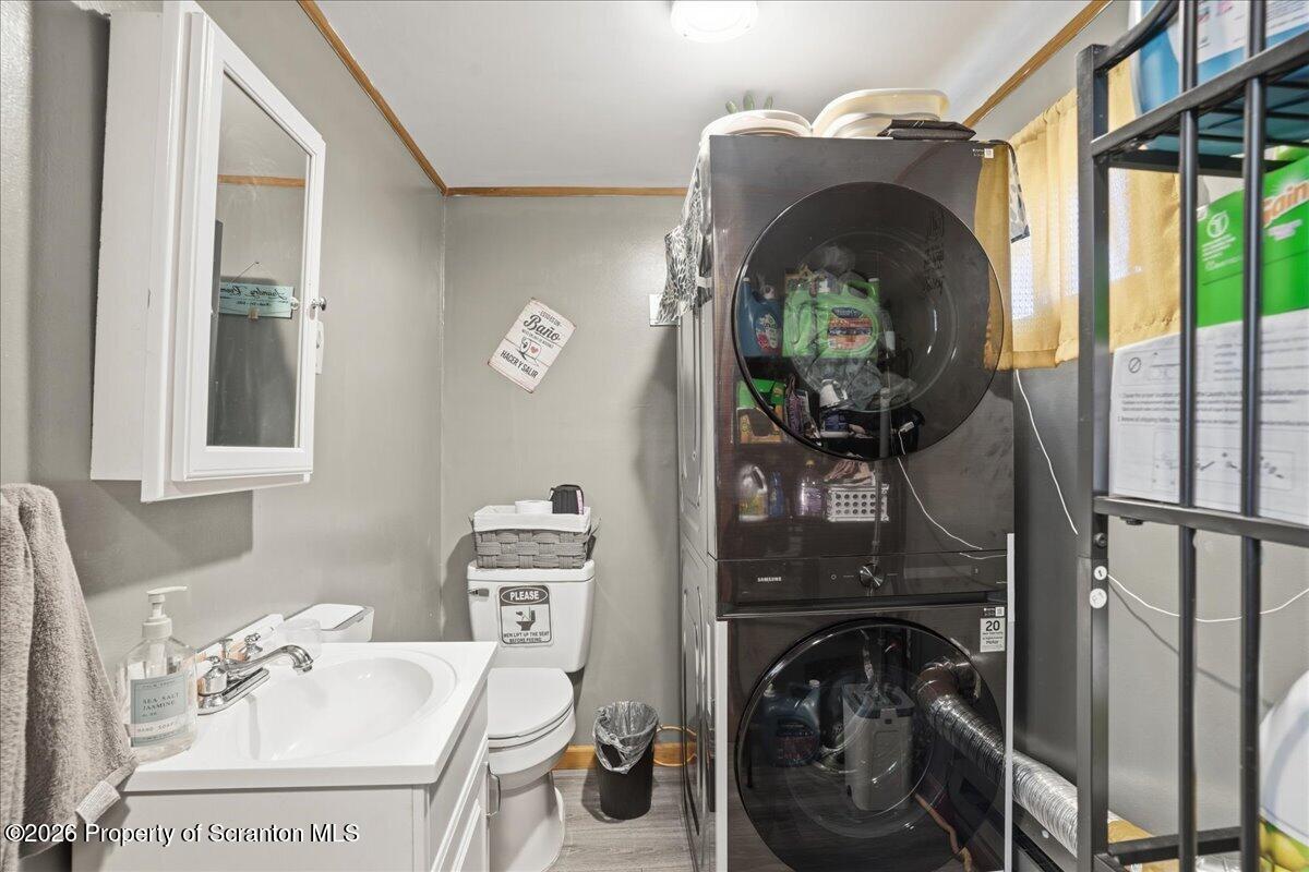 227 Reese Street Scranton, PA 18508 - Photo 21 of 56 a view of living room with washer and dryer