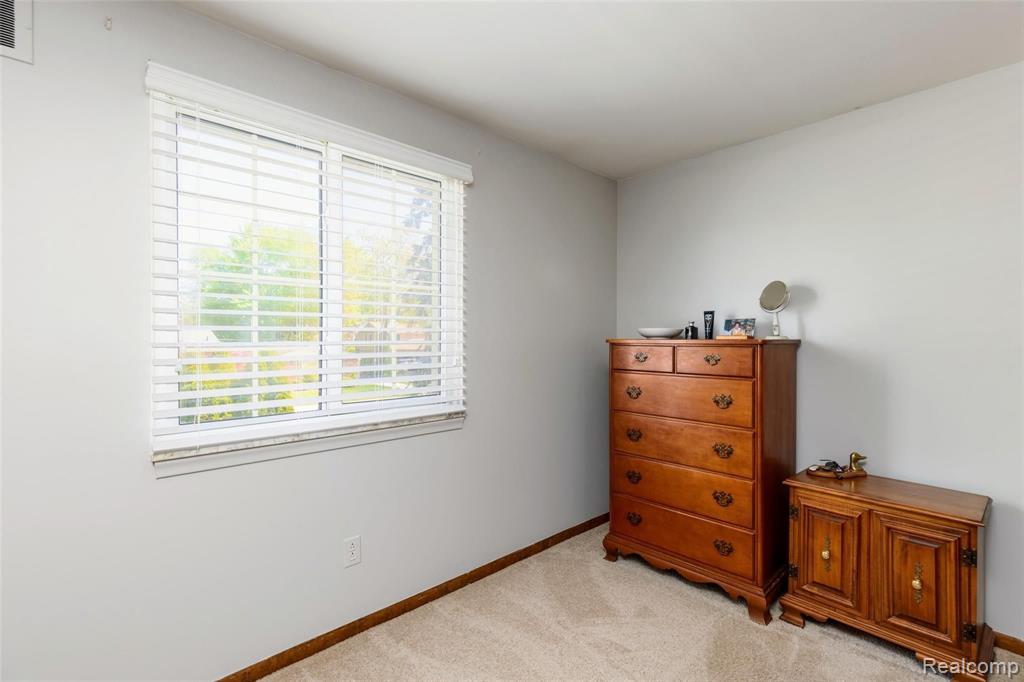 1007 Vernier Road Grosse Pointe, MI 48236 - Photo 24 of 50