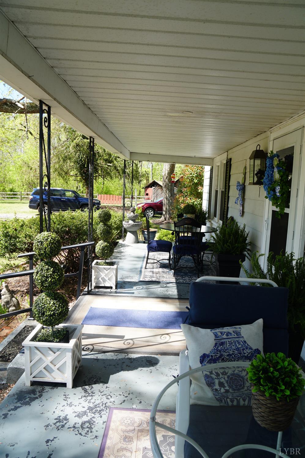 10188 Stage Coach Road Gretna, VA 24557 - Photo 36 of 56 a living room with patio furniture and a potted plant
