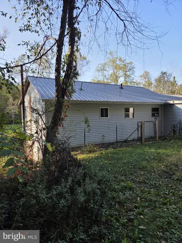a view of a house with a backyard