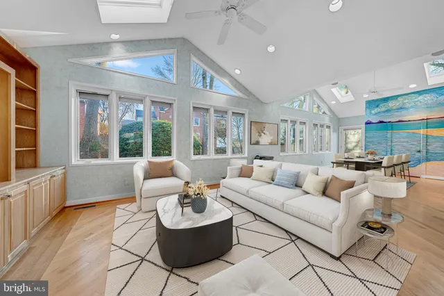 $1,290,000 | 4900 Yorktown Boulevard, Arlington, VA 22207