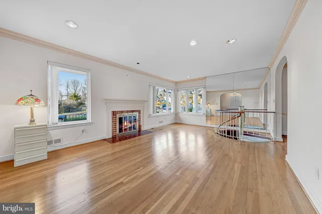 $1,290,000 | 4900 Yorktown Boulevard, Arlington, VA 22207