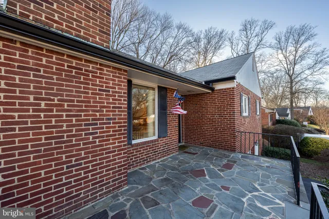 $1,290,000 | 4900 Yorktown Boulevard, Arlington, VA 22207