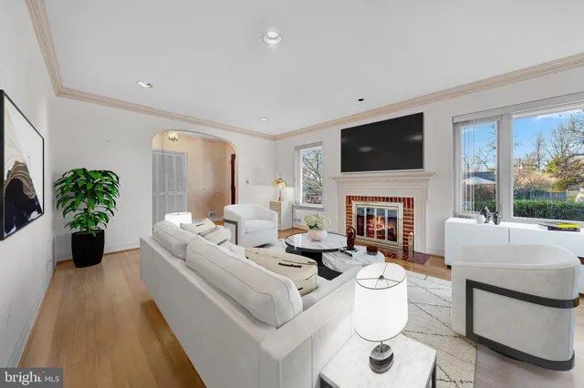 $1,290,000 | 4900 Yorktown Boulevard, Arlington, VA 22207