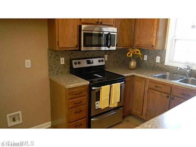7004 Tree Hollow Road Thomasville, NC 27360 - Photo 3 of 16 Kitchen. New Range, Microwave, and dishwasher