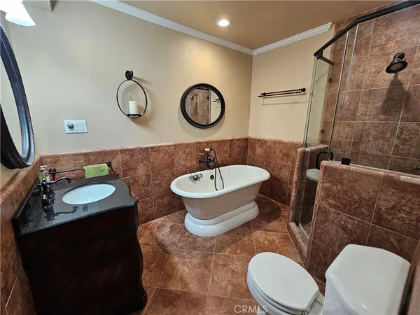$3,700 | 639 Alta Loma Drive, Redlands, CA 92373