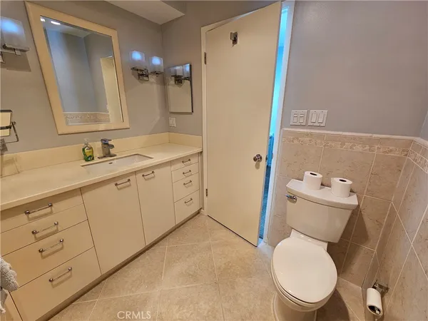 $3,700 | 639 Alta Loma Drive, Redlands, CA 92373