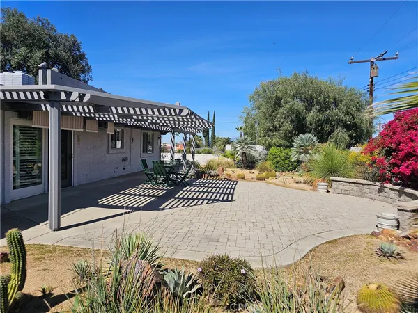 $3,700 | 639 Alta Loma Drive, Redlands, CA 92373