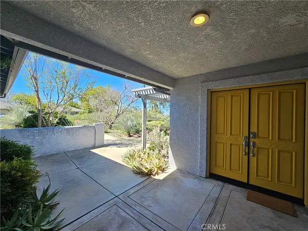 $3,700 | 639 Alta Loma Drive, Redlands, CA 92373