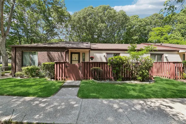 $376,000 | 132 Birchwood Road, Unit 132, Coram, NY 11727