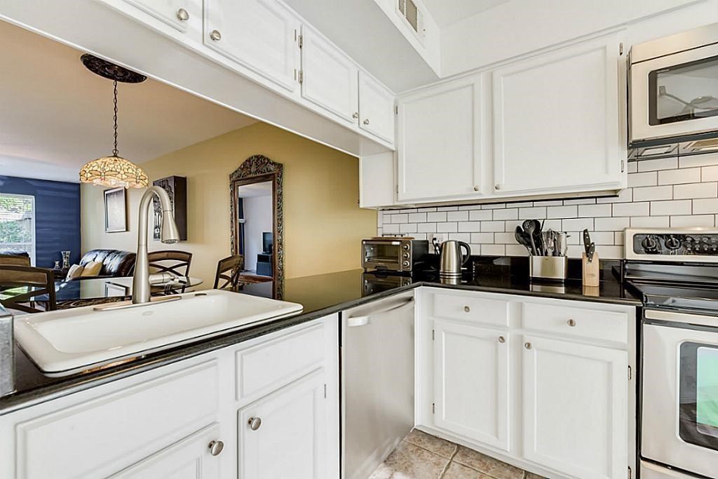 930 Rutland Street Houston, TX 77008 - Photo 3 of 23 View of the kitchen open to the dining area.