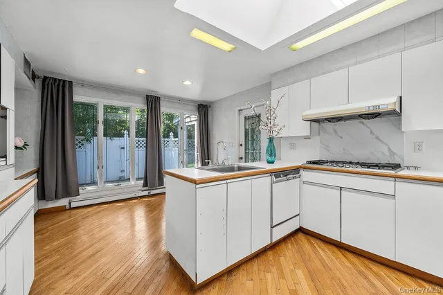 $1,460,000 | 222-60 Birmington Parkway | Bayside