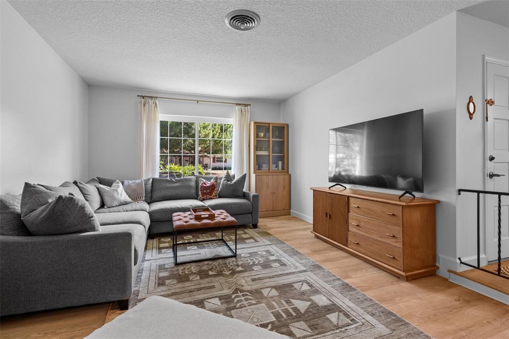 513 Cornwall Road Winter Park, FL 32792 - Photo 5 of 53