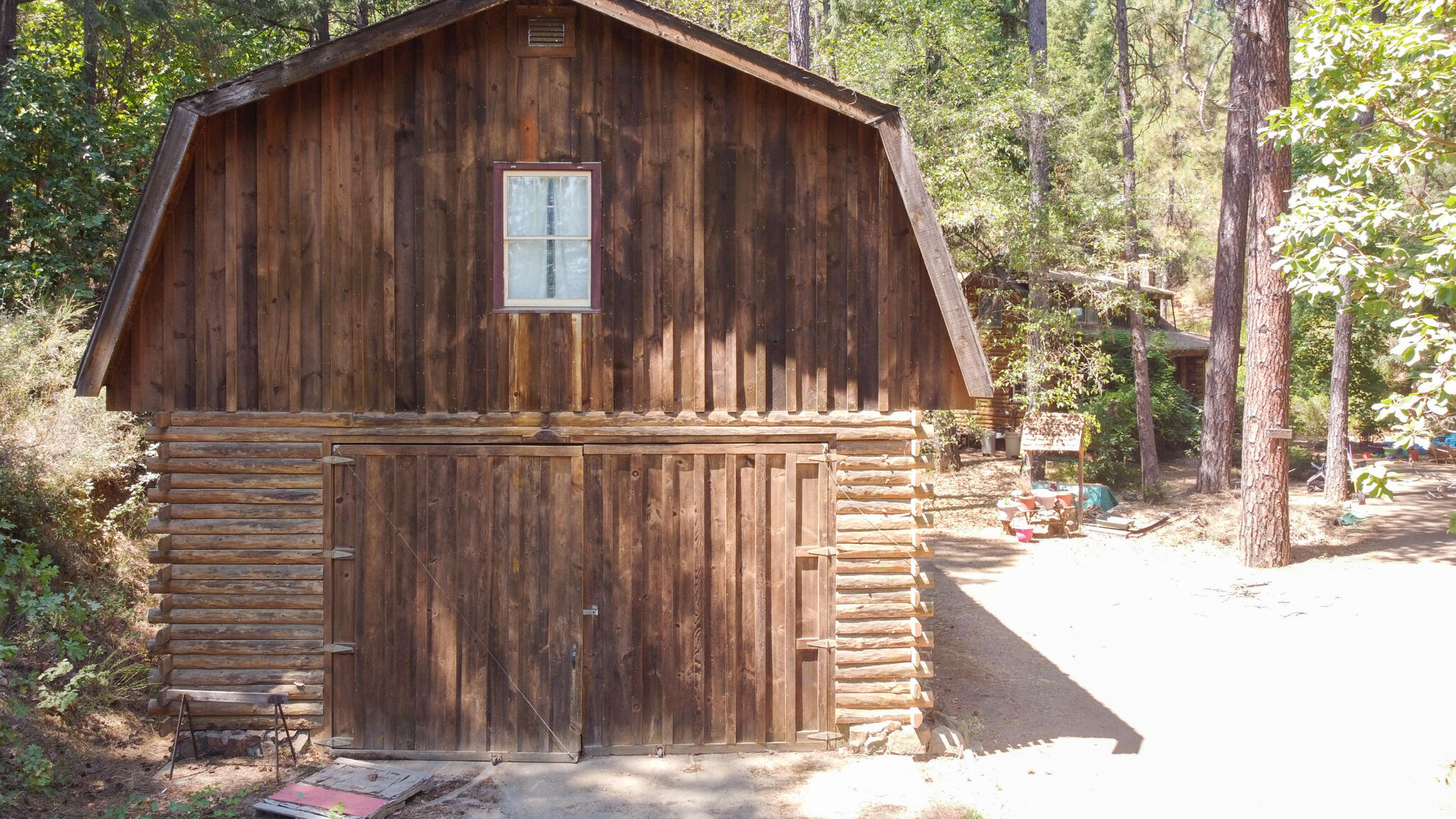 31 Lake Road Junction City, CA 96048 - Photo 4 of 48 2-story detached garage