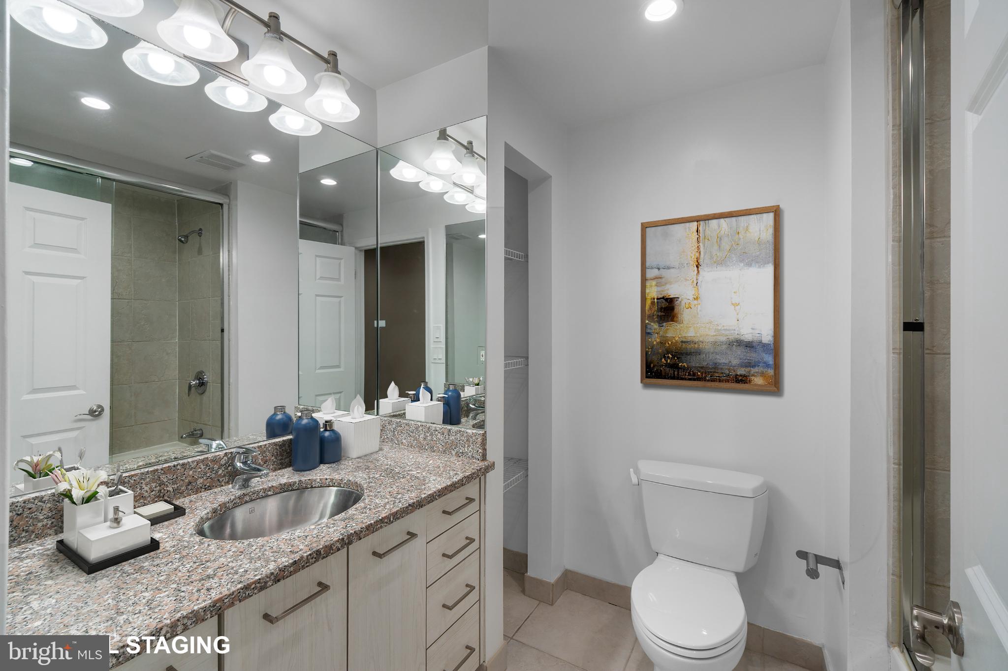 1040 Deer Ridge Drive, Unit 516 Baltimore, MD 21210 - Photo 16 of 33 Hallway Bathroom