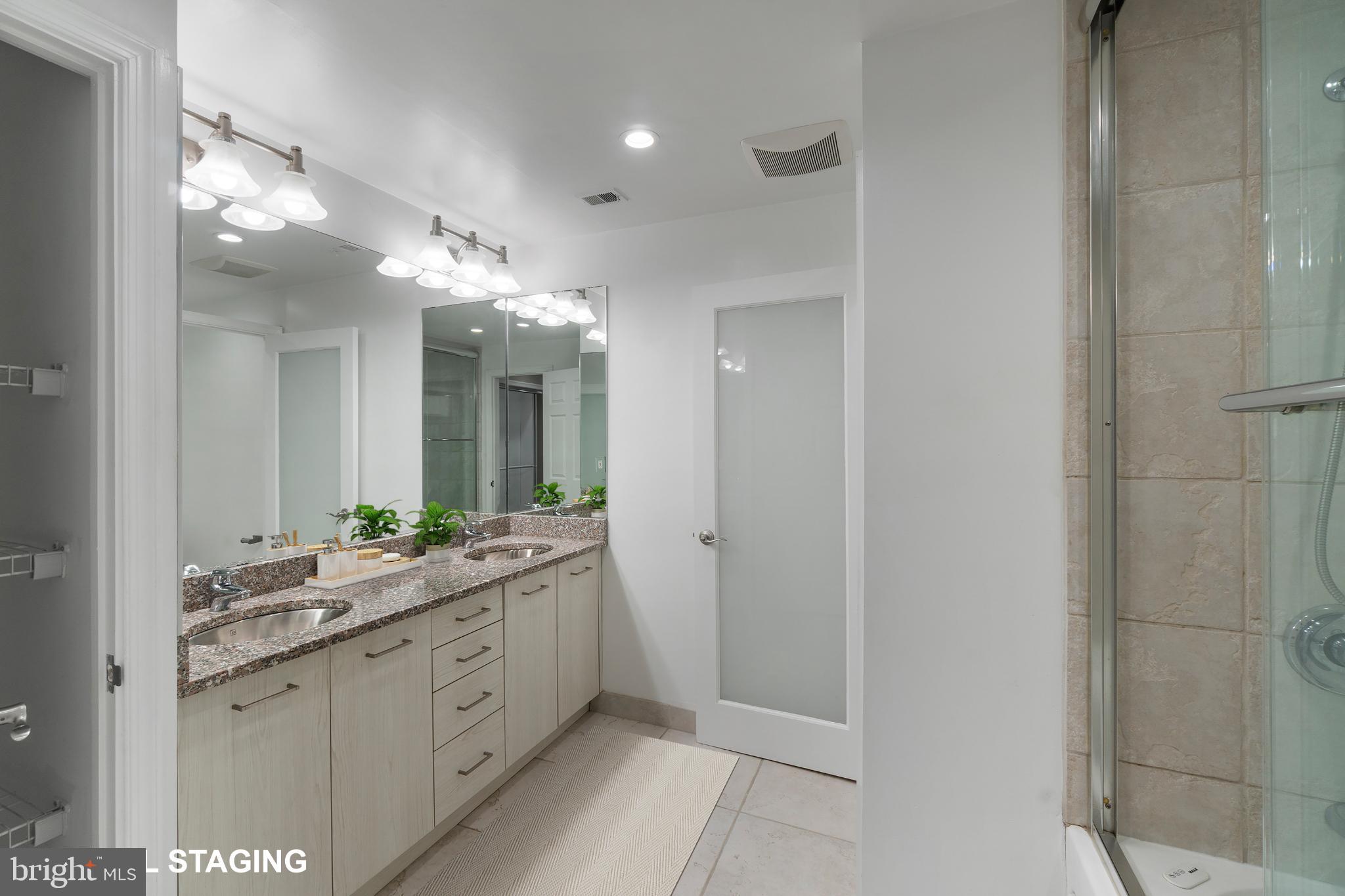 1040 Deer Ridge Drive, Unit 516 Baltimore, MD 21210 - Photo 23 of 33 Primary Bathroom