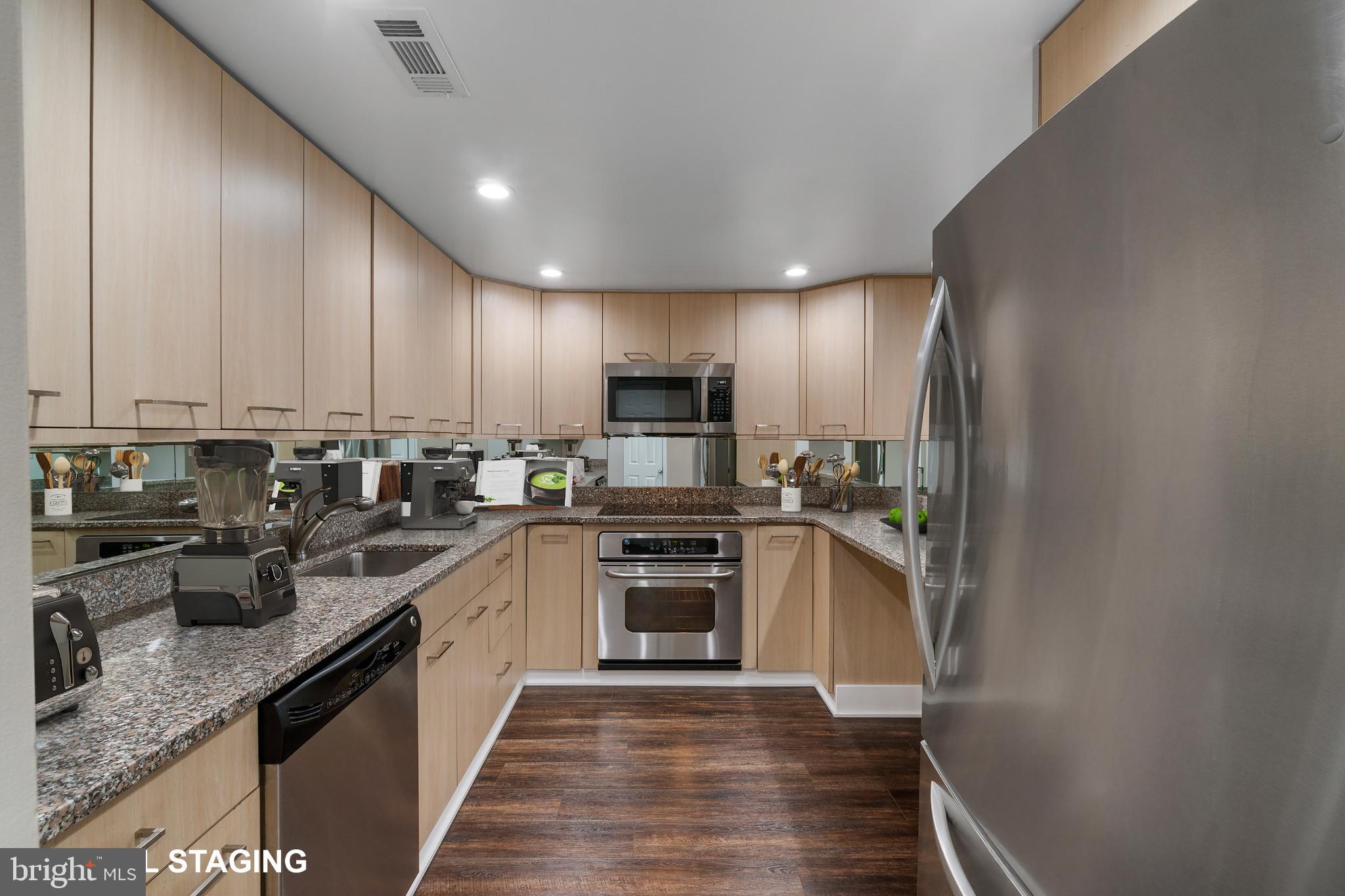 1040 Deer Ridge Drive, Unit 516 Baltimore, MD 21210 - Photo 4 of 33 Kitchen