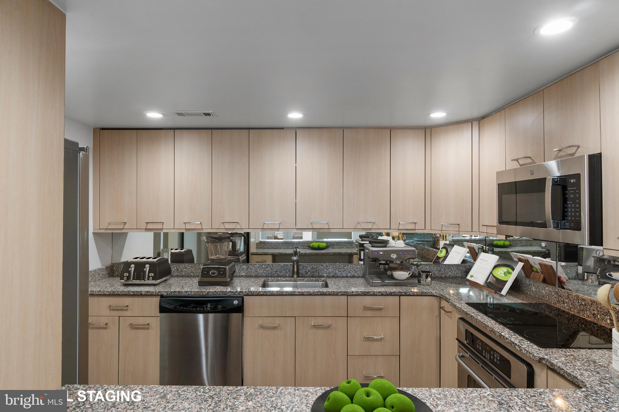 1040 Deer Ridge Drive, Unit 516 Baltimore, MD 21210 - Photo 6 of 33 Kitchen