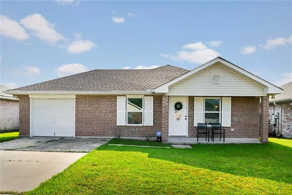 $1,700 | 4073 Regina Coeli Court, Marrero, LA 70072