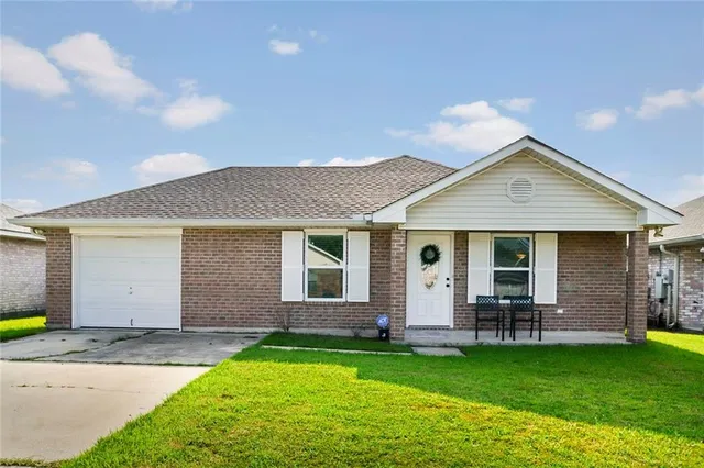 $1,800 | 4073 Regina Coeli Court, Marrero, LA 70072