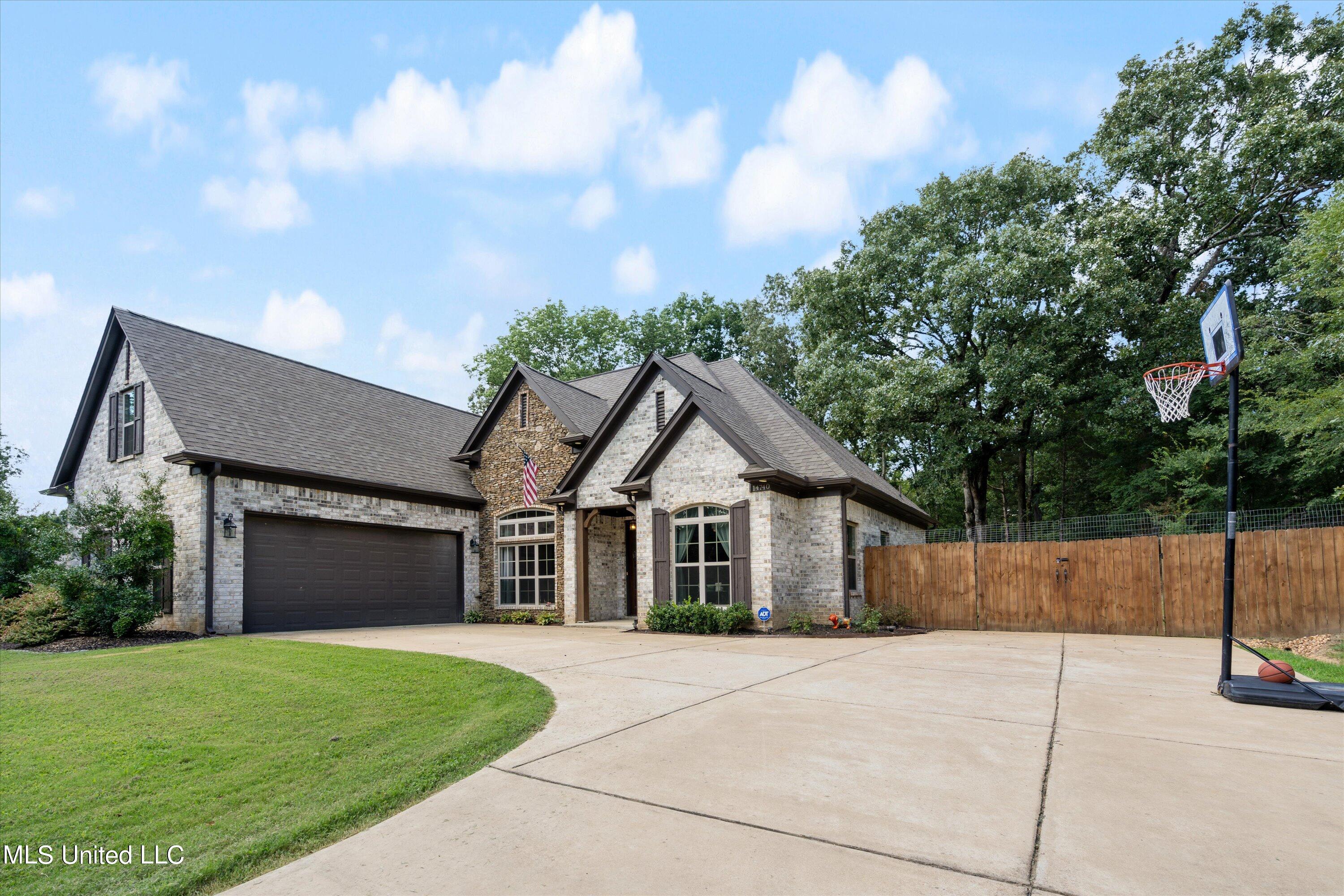 14740 Leavell Road Byhalia, MS 38611 - Photo 2 of 29 02-DSC0786