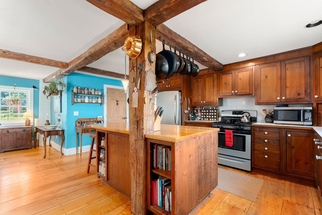 287 Williamsburg Road Conway, MA 01096 - Photo 5 of 42