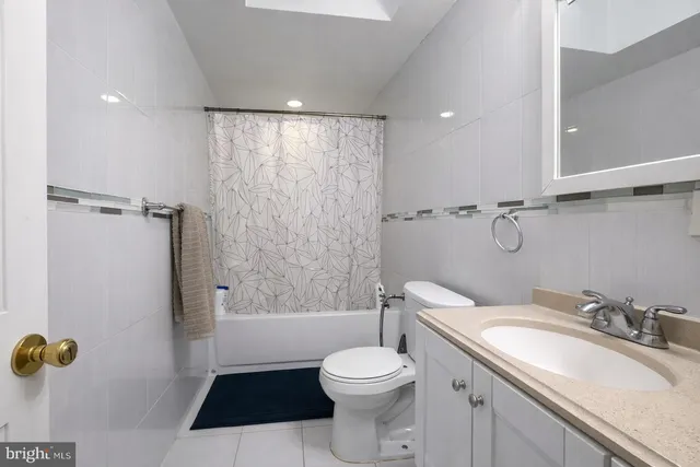 $215,000 | 85 South Harwood Avenue, Upper Darby, PA 19082