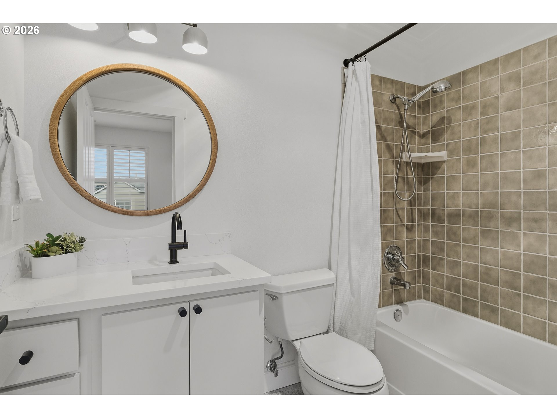 2357 Northwest Quimby Street, Unit 24 Portland, OR 97210 - Photo 22 of 45