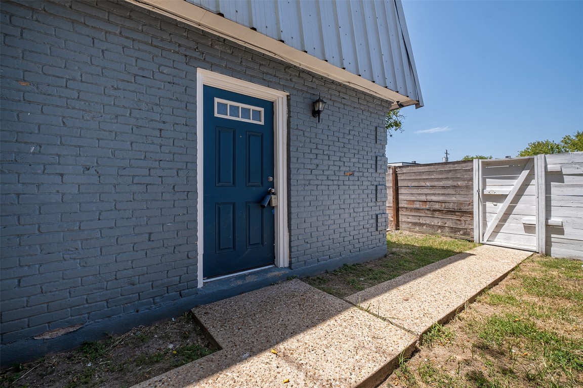 2217 Mission Hill Drive, Unit C Austin, TX 78741 - Photo 3 of 17 a view of backyard of house