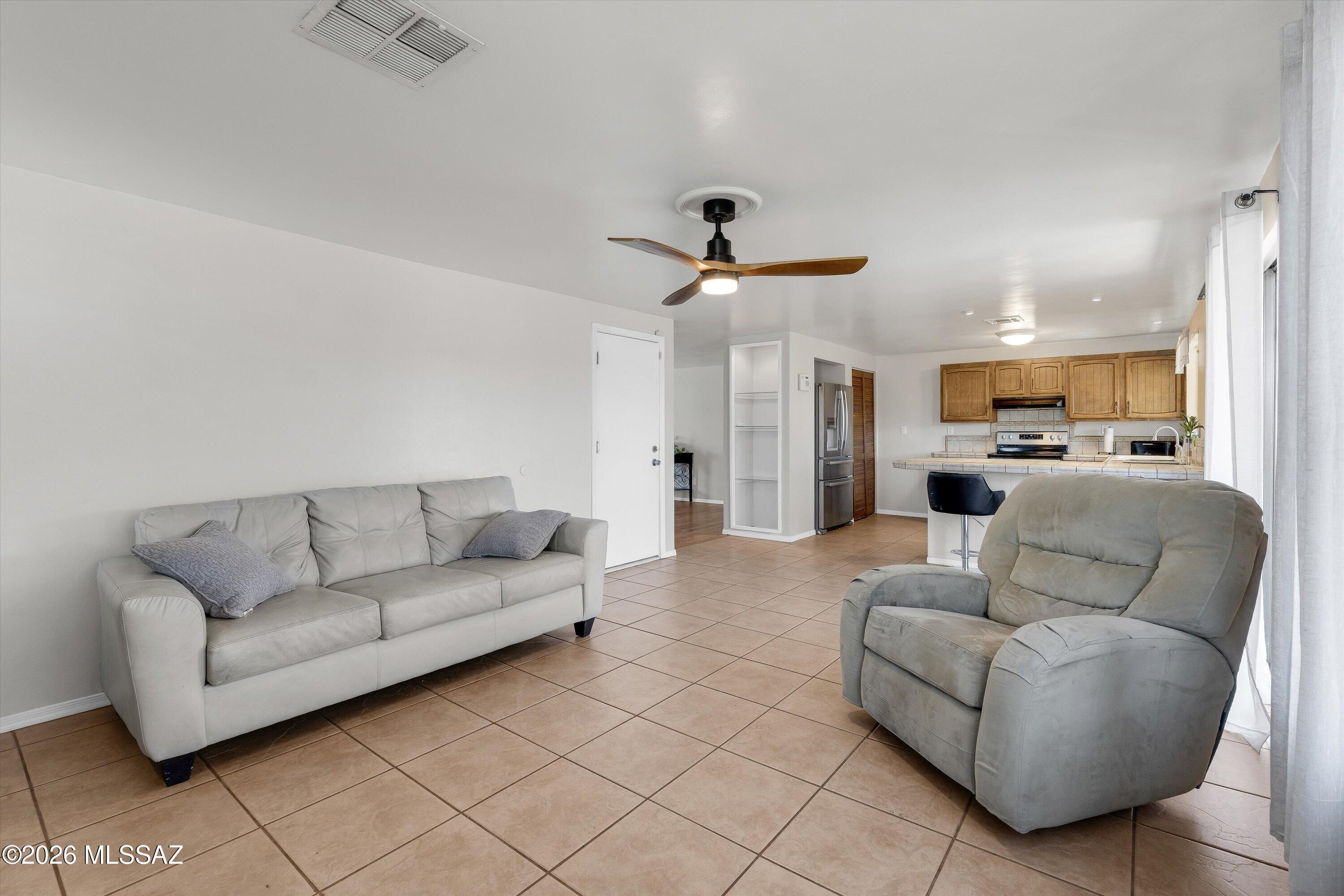 7531 North Juniper Road Tucson, AZ 85741 - Photo 11 of 27 11-Family Room