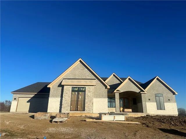 $1,599,999 | 7535 Northwest Fawn Circle, Parkville, MO 64152