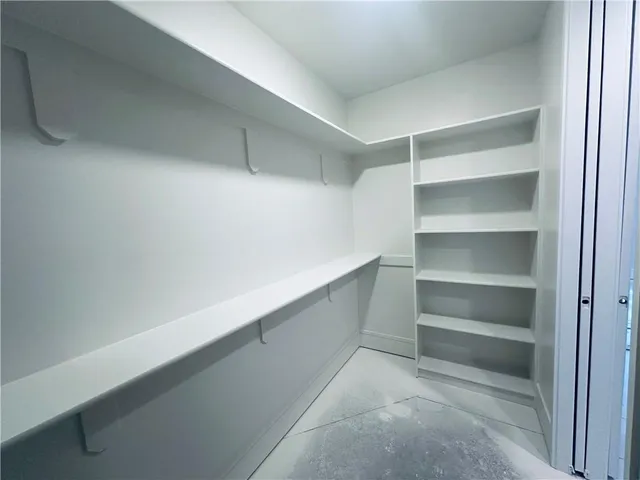 $1,599,999 | 7535 Northwest Fawn Circle, Parkville, MO 64152