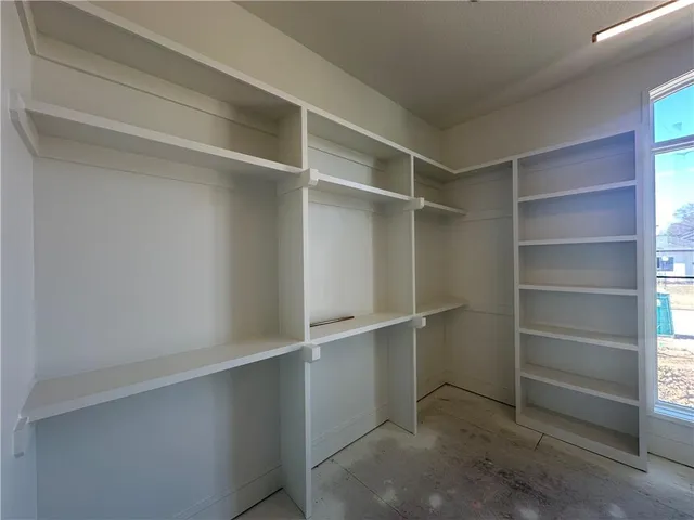 $1,599,999 | 7535 Northwest Fawn Circle, Parkville, MO 64152