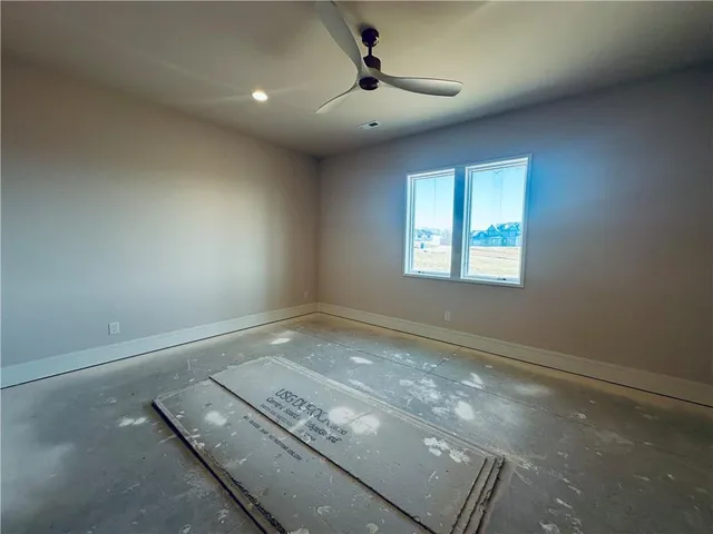 $1,599,999 | 7535 Northwest Fawn Circle, Parkville, MO 64152