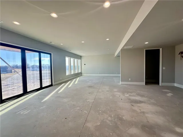 $1,599,999 | 7535 Northwest Fawn Circle, Parkville, MO 64152