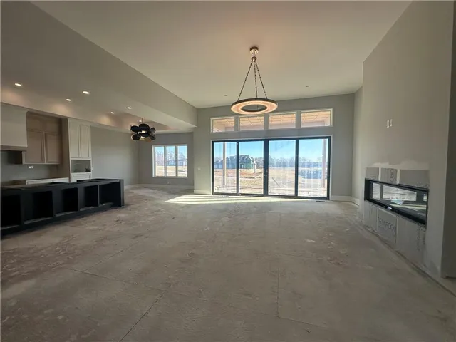 $1,599,999 | 7535 Northwest Fawn Circle, Parkville, MO 64152