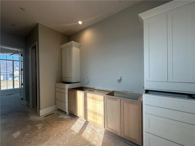 $1,599,999 | 7535 Northwest Fawn Circle, Parkville, MO 64152