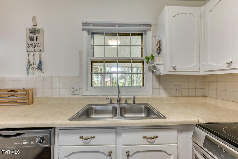 1805 Broadmoor Road Johnson City, TN 37604 - Photo 11 of 45 1805 Broadmoor Rd-10-L