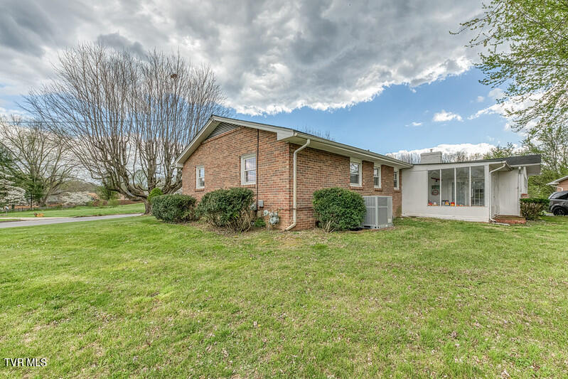1805 Broadmoor Road Johnson City, TN 37604 - Photo 43 of 45 1805 Broadmoor Rd-38-L