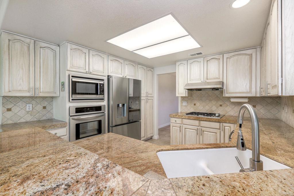 1073 Torrey Pines Road Chula Vista, CA 91915 - Photo 8 of 24