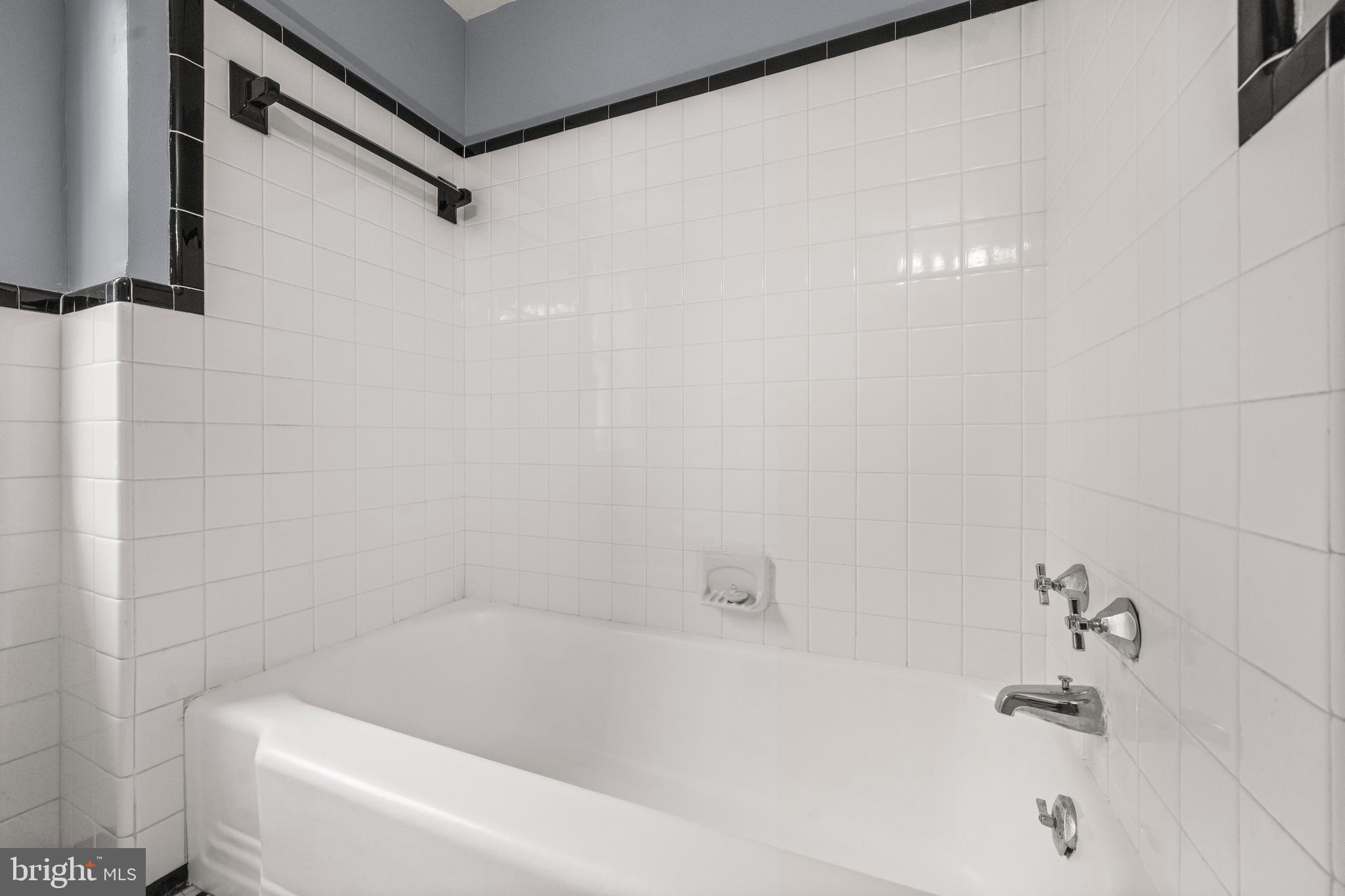 3601 Greenway, Unit 101 Baltimore, MD 21218 - Photo 15 of 32 a bathroom with a bathtub