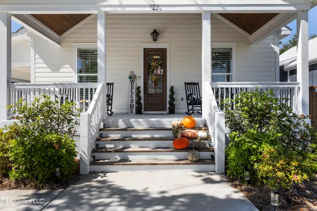 $449,000 | 121 Eleanor Avenue, Pass Christian, MS 39571