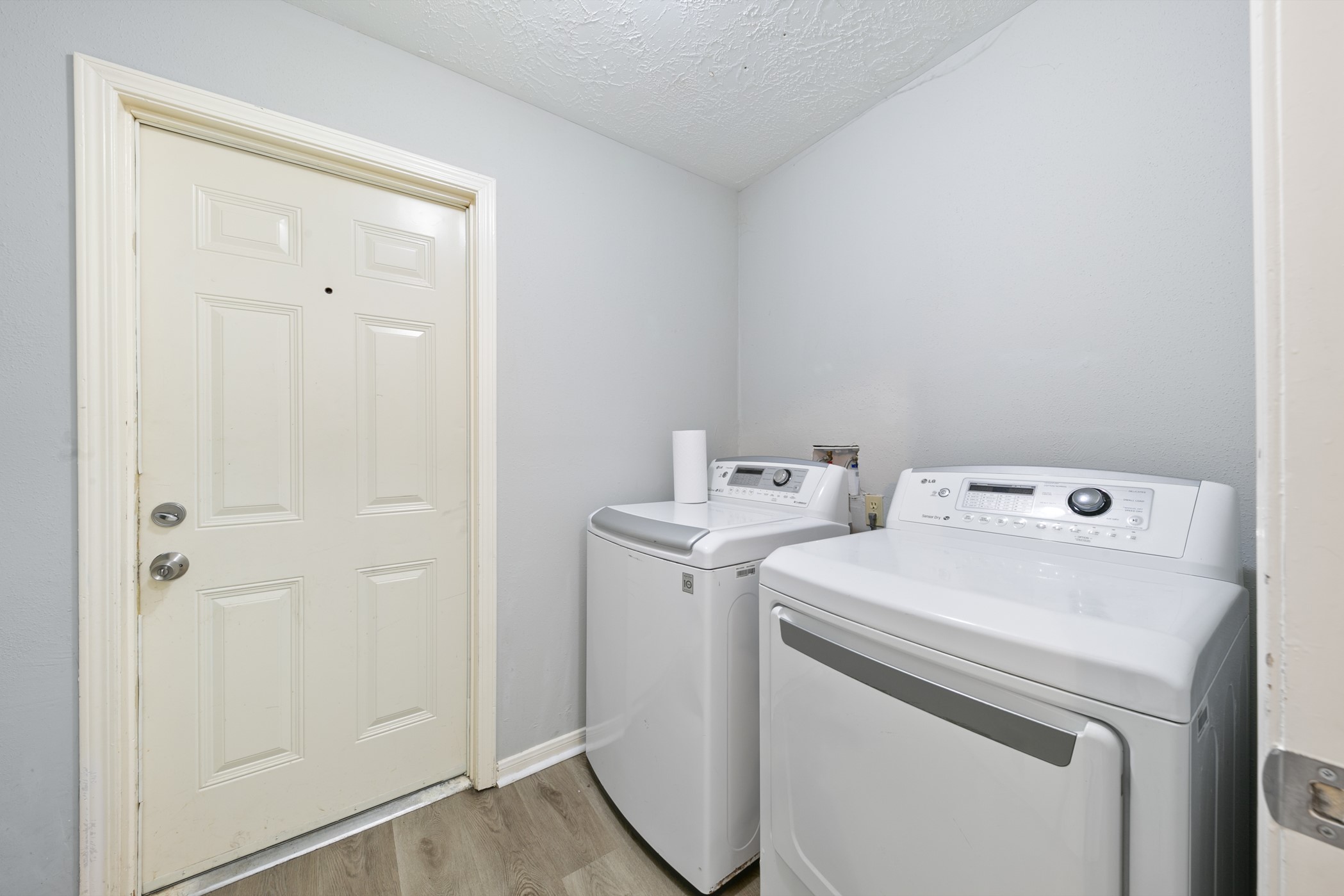 10530 Rippling Fields Drive Houston, TX 77064 - Photo 24 of 30 a utility room with dryer and washer