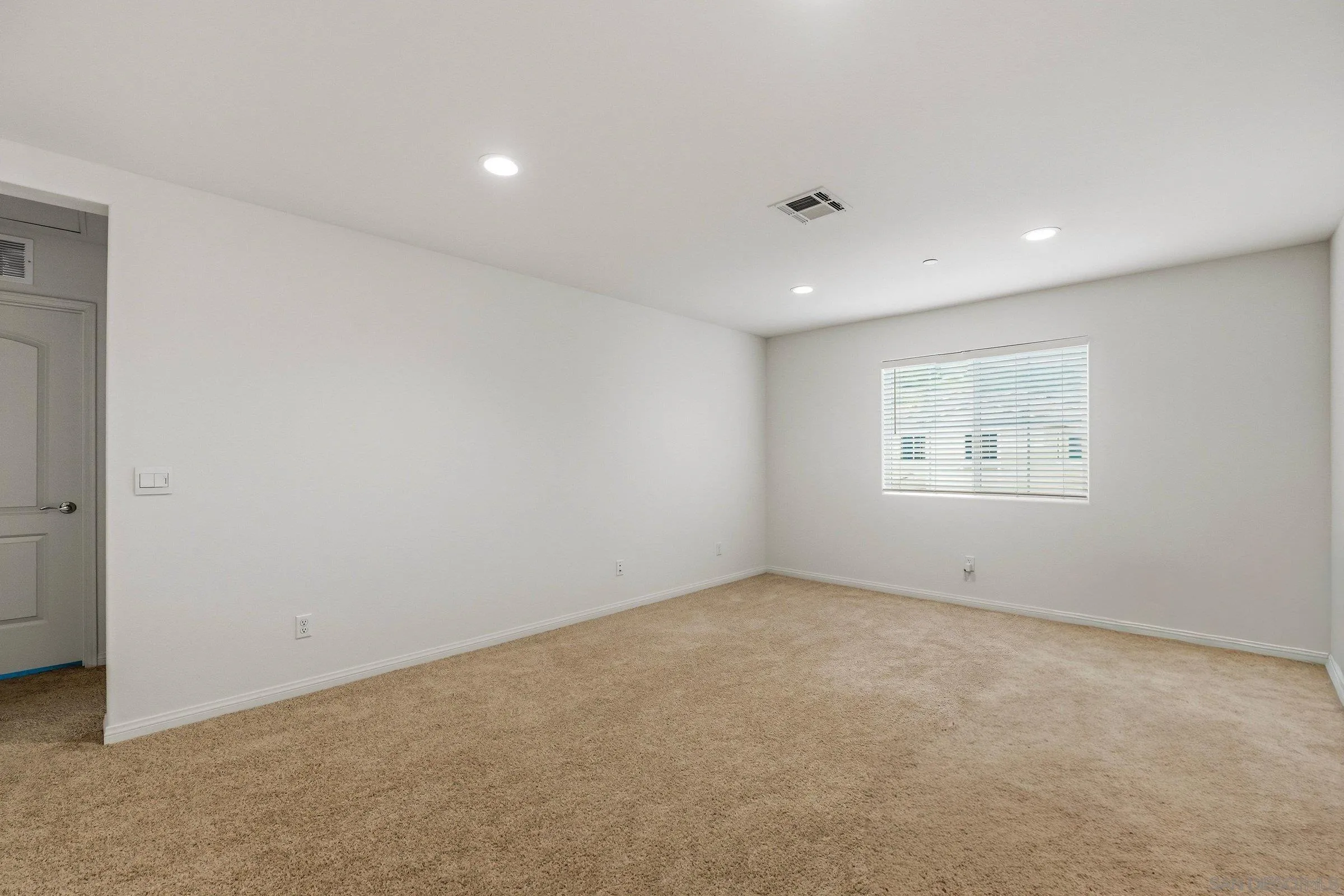 5429 Meridian Place Bonsall, CA 92003 - Photo 15 of 31 an empty room with a empty space and window