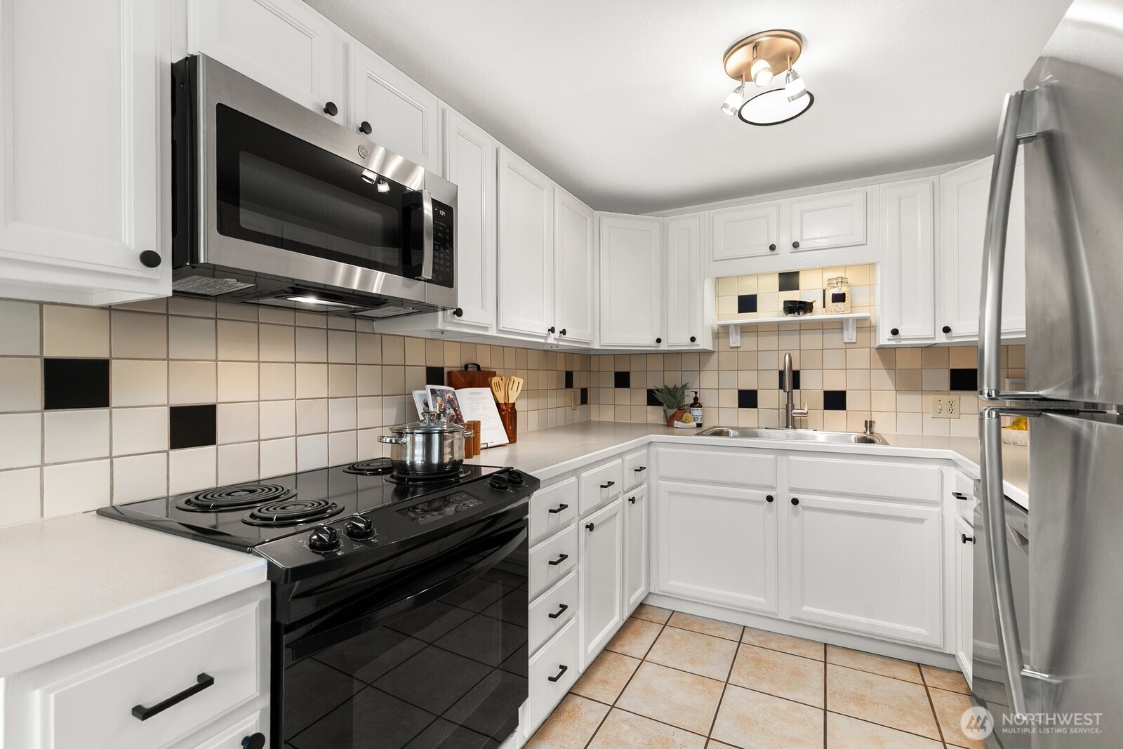 3202 49th Avenue Southwest Seattle, WA 98116 - Photo 12 of 35