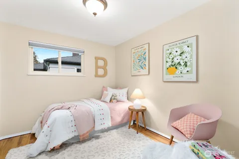 $900,000 | 3202 49th Avenue Southwest, Seattle, WA 98116