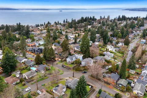 $900,000 | 3202 49th Avenue Southwest, Seattle, WA 98116